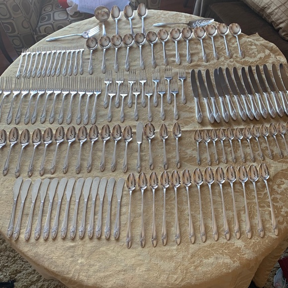 Oneida Community Other - Queen Bess II Tudor Plate silver plate flatware